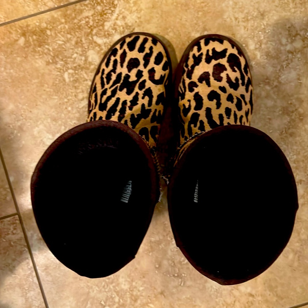 Uggs - cheetah print size 7